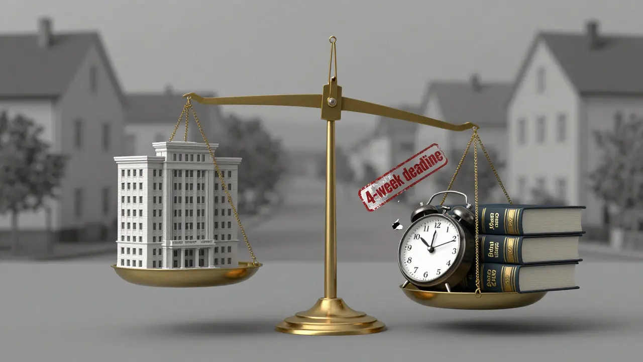 Waage zeigt rechtliche Fristen gegen Bauprojekt, verpasste Frist als fallendes Schild.